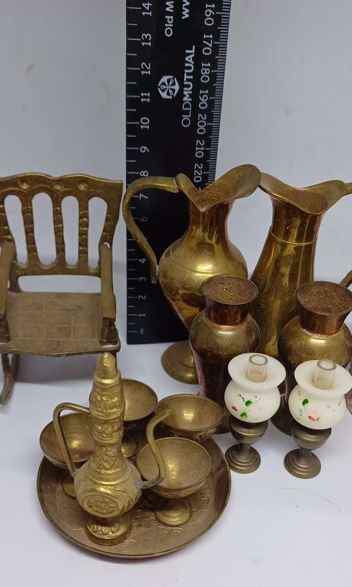 Collection of smalls- brassware