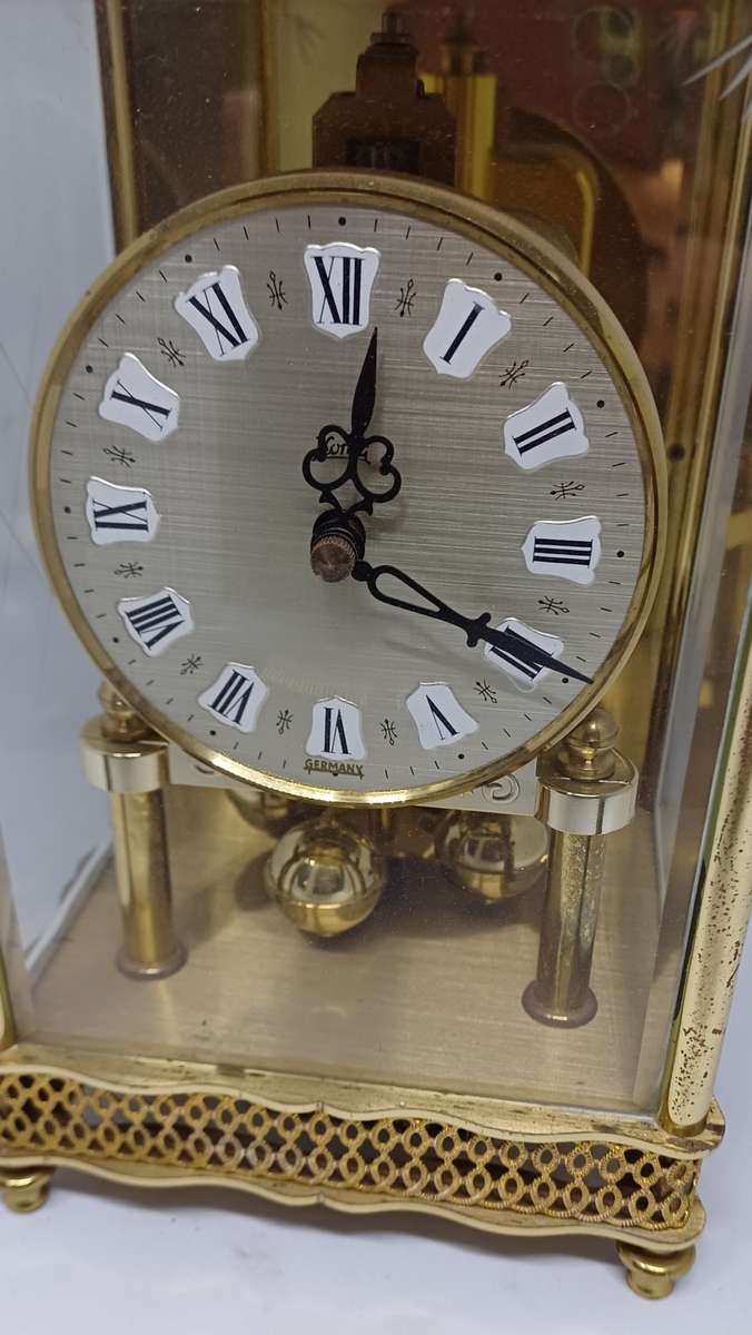 Rotating Pendulum clock