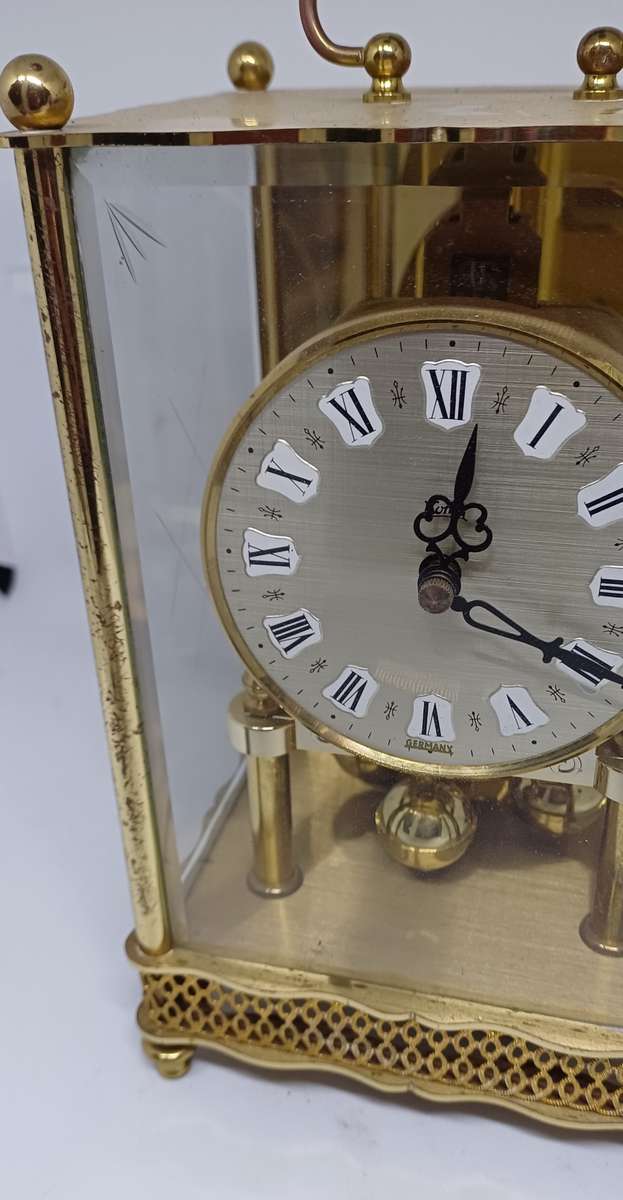 Rotating Pendulum clock