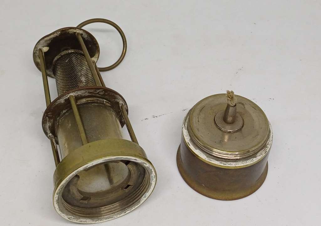 Small miners lamp no markings