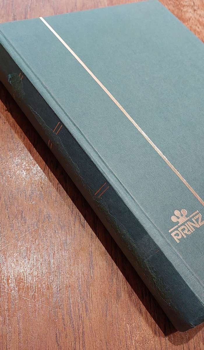 Stamp Stock Book, empty, Good ConditionBlack pg b/g, 32 x d/s pages, 23 x 31cm