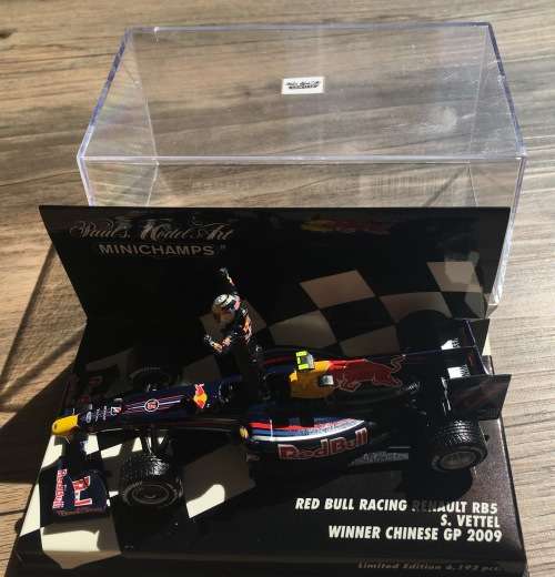 Minichamps Red Bull Winner Vettel 2009