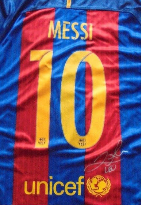 LIONEL MESSI SIGNED BARCELONA JERSEY with COA*great Christmas gift*