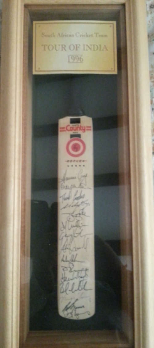 1996 SA Cricket team  signed and framed bat