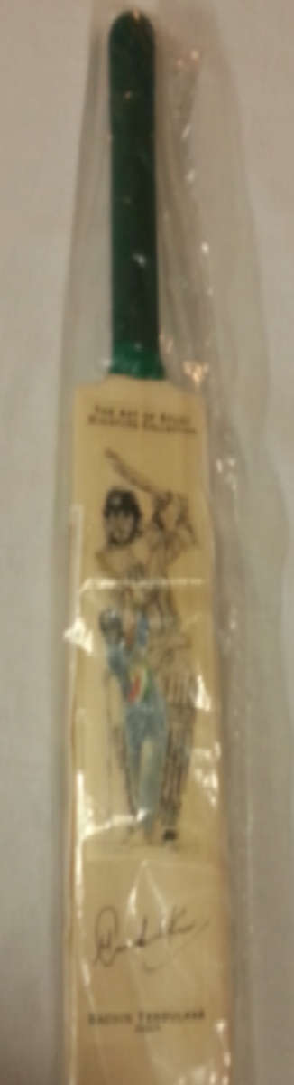 SACHIN TENDULKAR SIGNED MINI BAT WITH COA