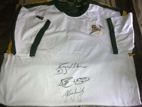 SA t-shirt signed by John Smit, Schalk Burger, Bryan Habbana