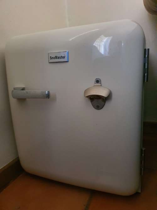 Snomaster - 50 Litre Cream Table Top Mini Fridge - Cream