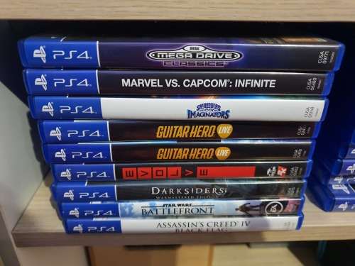 Ps4 console with 2 x dual shock controllers