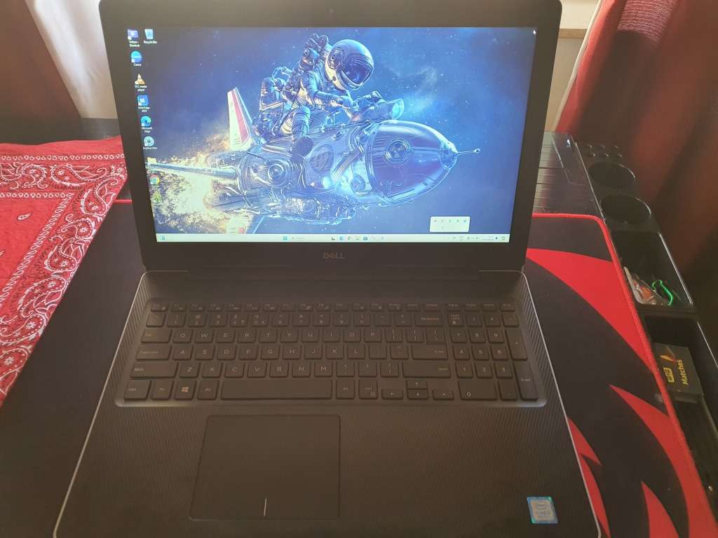 Dell Inspiron 3580 8TH GEN CORE i7