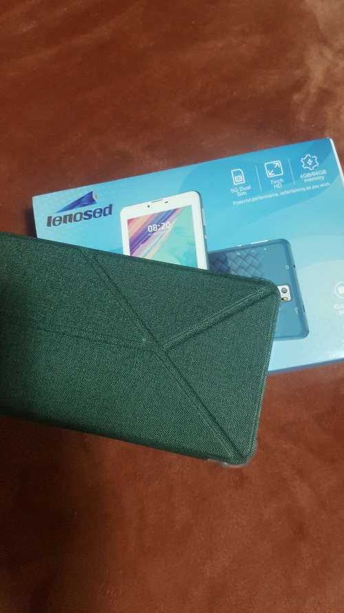 Almost New Tablet Lenosed 64GB Boxed in Mint Condition with Cover and Accessories