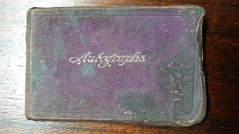Autograph Booklet Aga Khan, DF Malan and many more - early 1900's