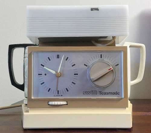 Teasmade "Swift" Automatic Tea Maker with Analogue Alarm Clock and Light