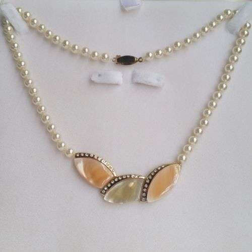 Beautiful Hand Made Simulated Pearl Necklace in Presentation Box -Fifth Avenue