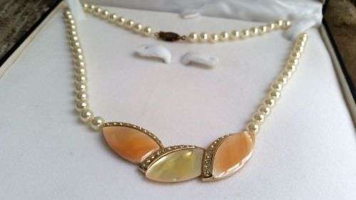 Beautiful Hand Made Simulated Pearl Necklace in Presentation Box -Fifth Avenue