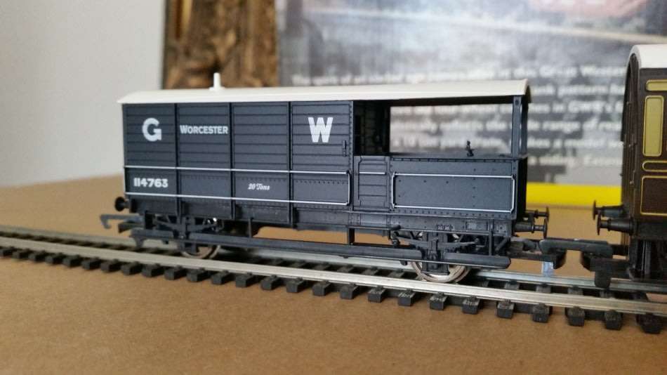 GWR Mixed Traffic Electric Train Set 00 Gauge by Hornby - Lots of Extras - Hardly Used