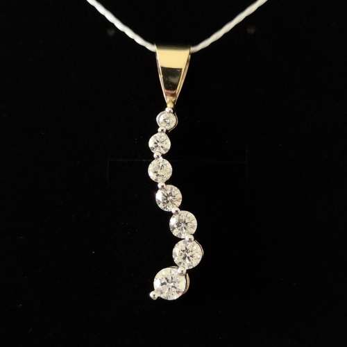 14ct Yellow Gold Diamond Pendant, weighing 3.1g with multiple diamonds Valued at over R66,000