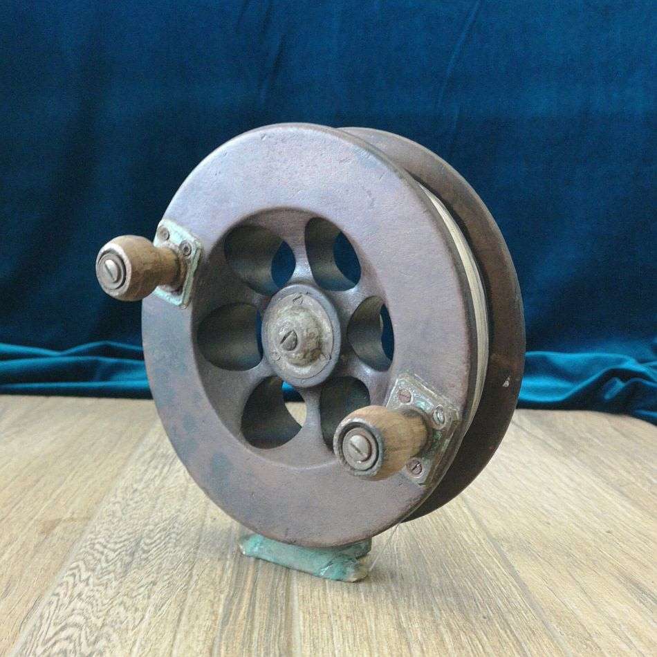 Vintage Fishing Reel - English Wood and Brass Scarborough Reel - 7" (18cm)
