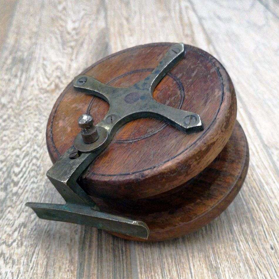 Vintage Fishing Reel - English Wood and Brass Starback Reel - 4" (10,5cm)