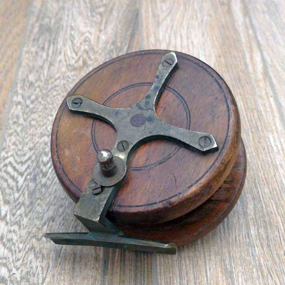 Vintage Fishing Reel - English Wood and Brass Starback Reel - 4" (10,5cm)