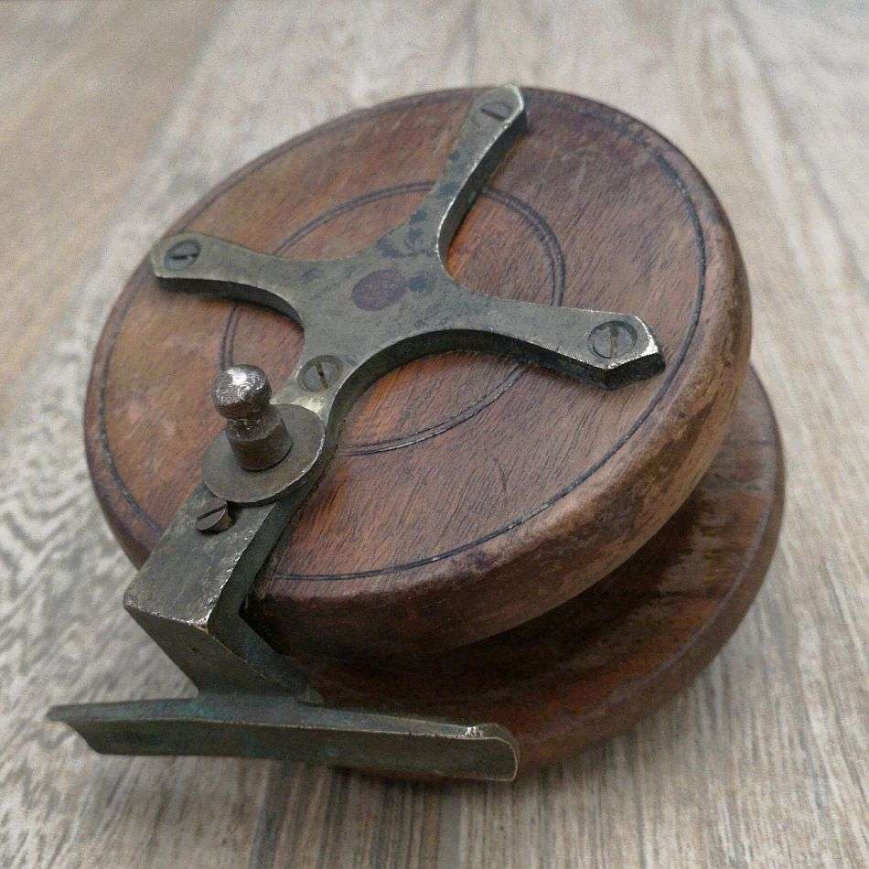 Vintage Fishing Reel - English Wood and Brass Starback Reel - 4" (10,5cm)