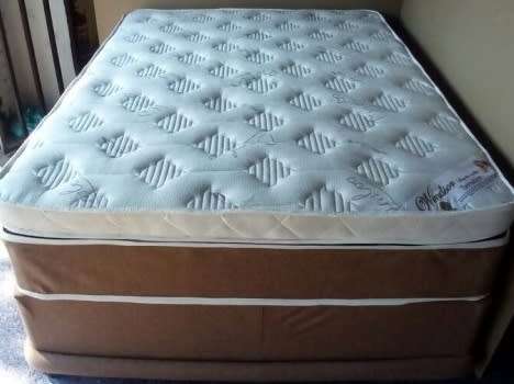 ROYAL  Queen BED AND BASE 20Y WINDSOR BEDDING