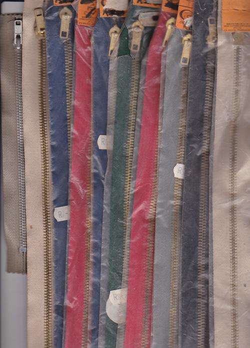 Metal Zips Mixed batch(bulky texture) x-stock  closed down shop Multi-color as per scan , pack no 26