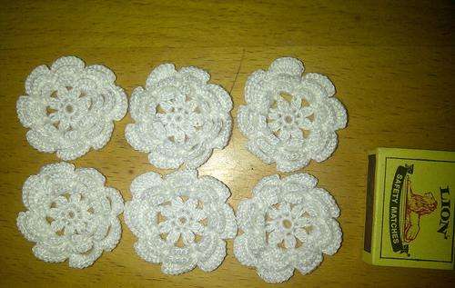 6 Hand crochet White flower, motif, applique ,insert ext.6cm width,yarn 2ply ,surgestion: add