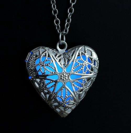(Glowing pendant) Glow in the Dark necklace -chain 45cm material Alloy