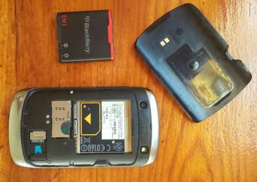 Blackberry Curve 9360 with new battery for parts