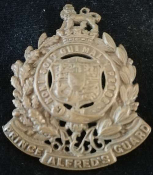 Crazy R1 Start Auction!  Beret Badge  Prince Alfreds Guard