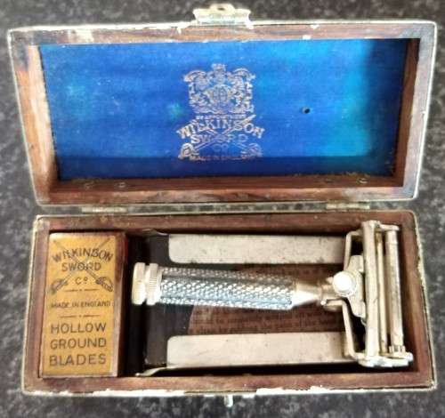 Crazy R1 Start Auction!   Vintage Wilkinson Sword Strop Razor in Original Tin Case