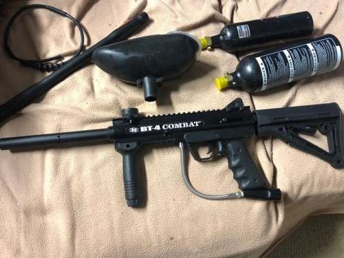 "BT - 4 Combat" Paintball gun and accessories