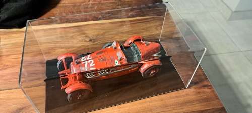 PERSPEX CASE WITH BASE TO FIT 1:18 SCALE DIE CAST MODELS