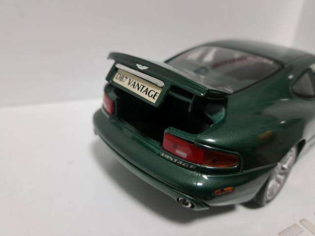 1:18 ASTON MARTIN DB7 VANTAGE