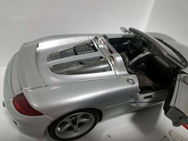 1:18 PORSCHE CARRERA GT