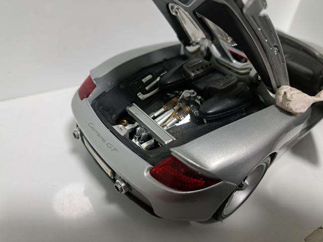 1:18 PORSCHE CARRERA GT