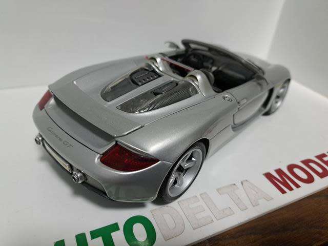 1:18 PORSCHE CARRERA GT