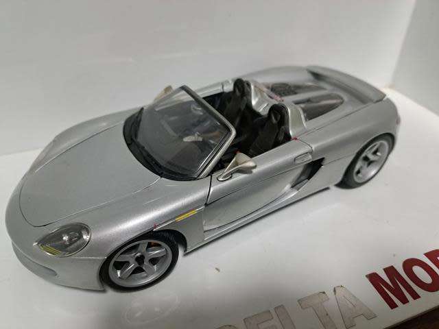1:18 PORSCHE CARRERA GT