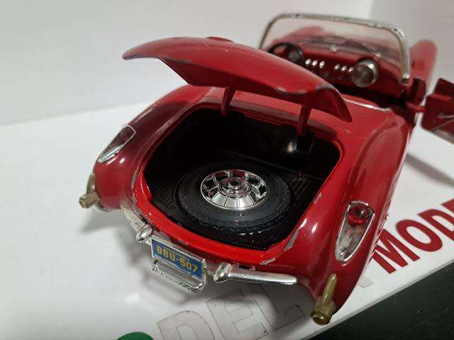 1:18 CHEVROLET CORVETTE 1957