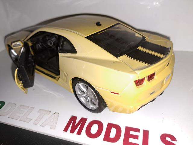 1:18 CHEVROLET CAMARO  2010