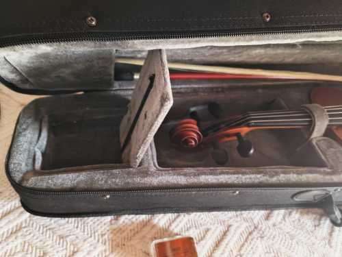 Sonata student violin outfit JYVLE-900  Sizes 4/4 (Price neg)