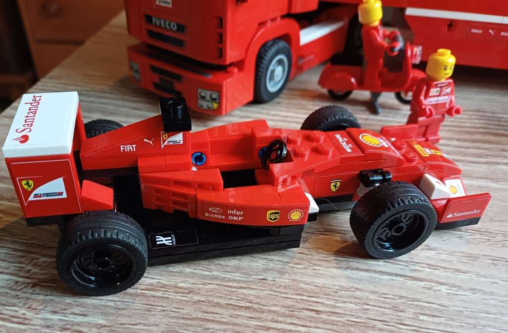LEGO RETIRED F14 T & Scuderia Ferrari Truck (75913) Speed Champions