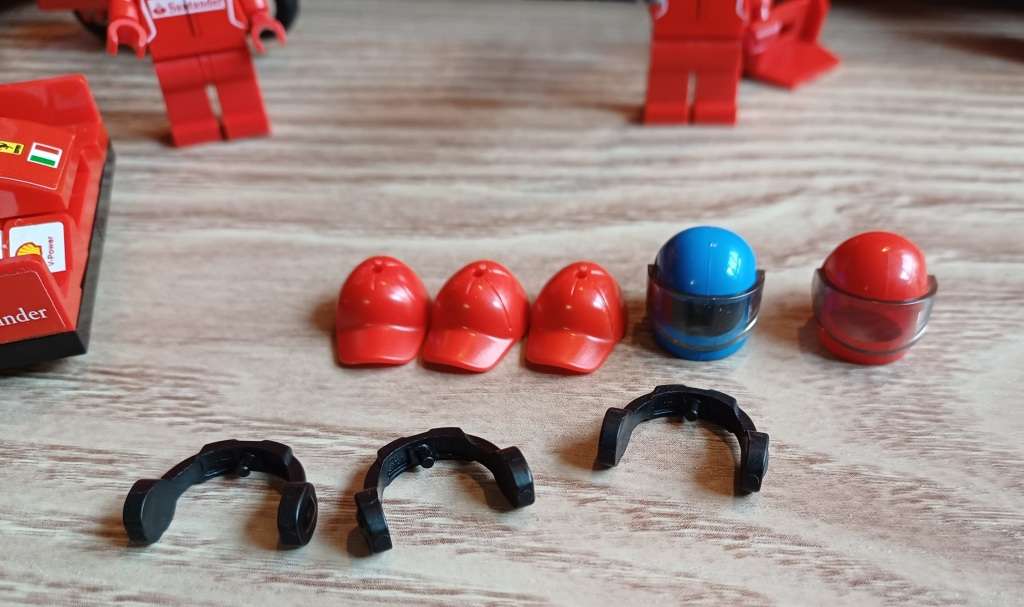 LEGO RETIRED F14 T & Scuderia Ferrari Truck (75913) Speed Champions