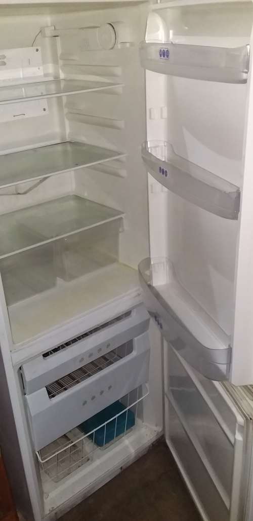 KIC Fridge Freezer !!!PICKUP ONLY IN SASOLBURG!!!