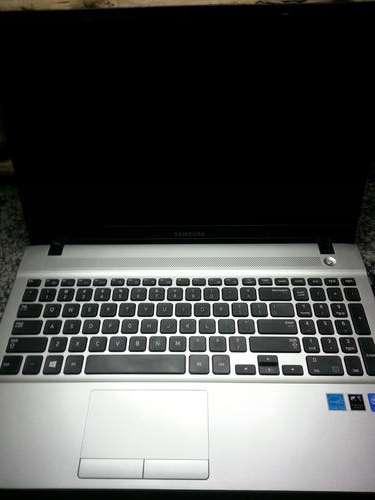 Samsung notebook - 15.6 ", 2gb DDR3 memory, 320gb hdd, win8 64