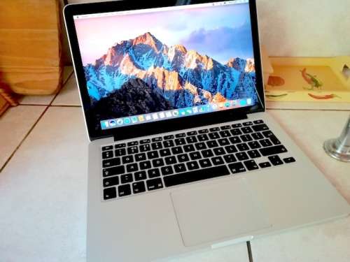 Apple Macbook Pro Early 2015 Retina Display, 8GB Memory, 128GB Flash Drive, Core i5