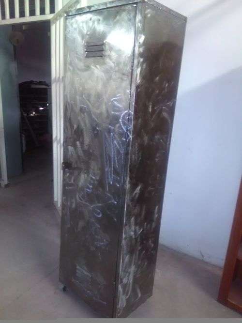 METAL LOCKER