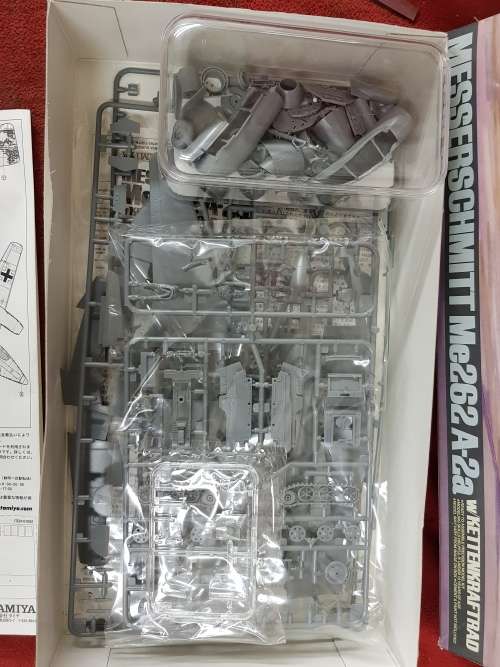 TAMIYA 1/48 MESSERSCHMITT ME 262 MODEL KIT