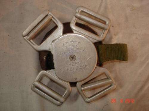 VINTAGE FLIGHT CREW HARNESS / SEAT BELT QUICK RELEASE BUCKLE.