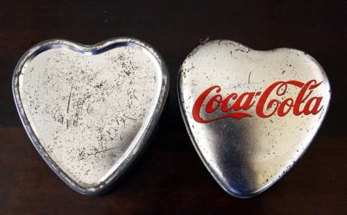 RARE COCA COLA JIGSAW PUZZLE IN HEART SHAPED METAL BOX